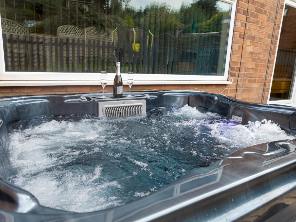 Pass The Keys Amazing 4 Bedroom Property- Hot Tub & Sea Views Scarborough Buitenkant foto